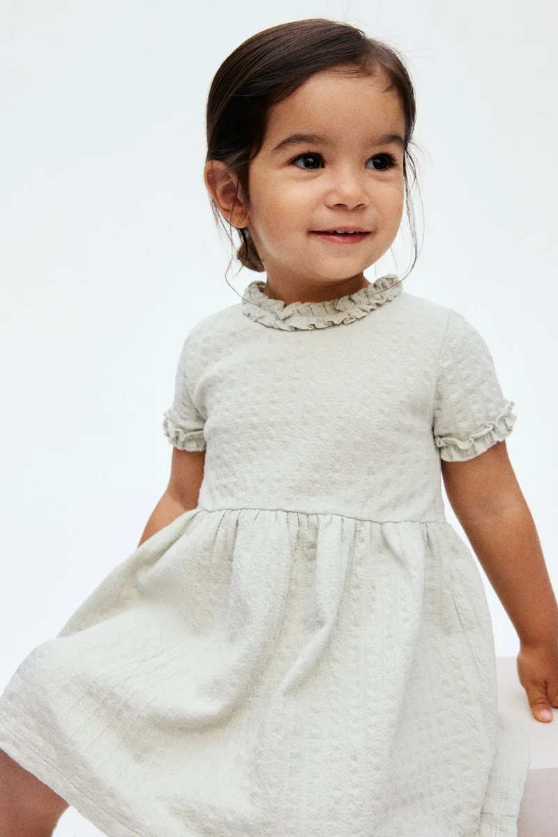 اتش اند ام فستان من جيرسيه الجاكار مزين بكشكشة